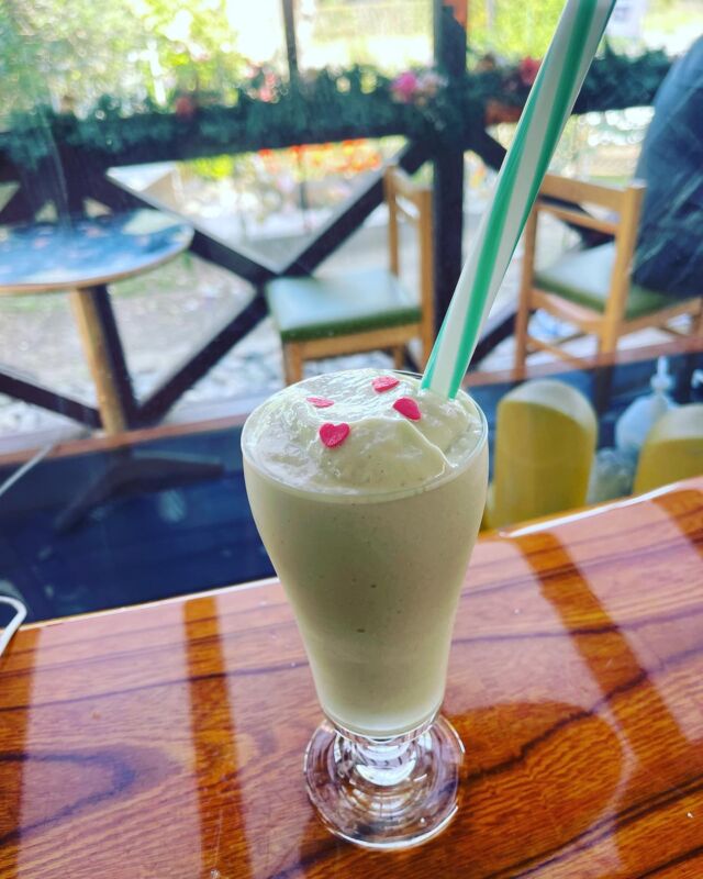 Avocado smoothie フレッシュアボカドのスムージー